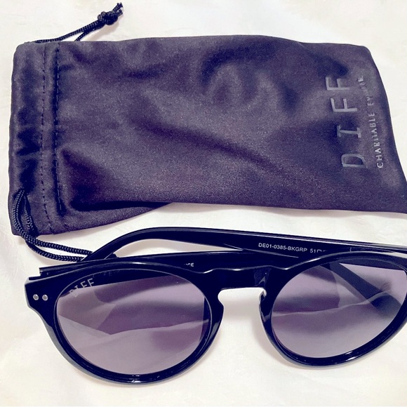 Diff Eyewear Black Sunglasses With Protective Sleeve- New - Picture 2 of 6